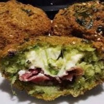 قرص طعمية موزاريلا (بسطرمة، سجق، أو هوت دوج)