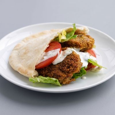 طعمية كيري (بسطرمة/ سجق/ هوت دوج)