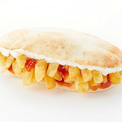 ساندويتش أصابع البطاطس مع كاتشب ومايونيز