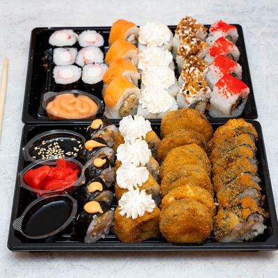 box of 16 assorted pieces