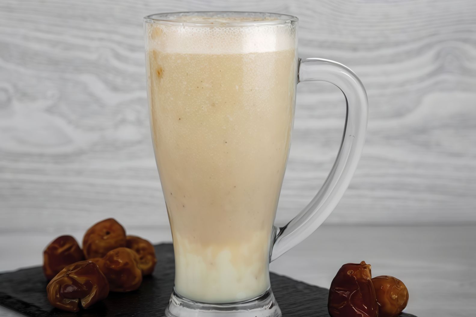 Dates with Milk