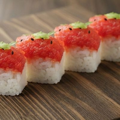Spicy Tuna Oshi