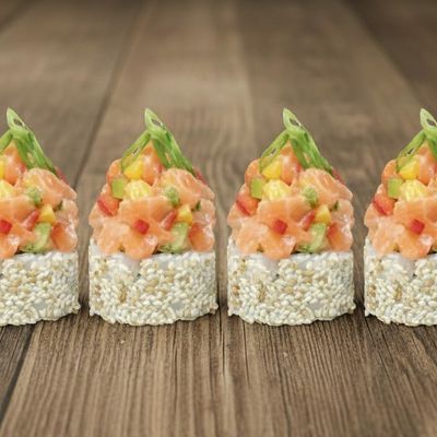 Yuki Salmon Maki Roll
