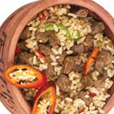 أرز أبيض مع شعيرية وكبدة