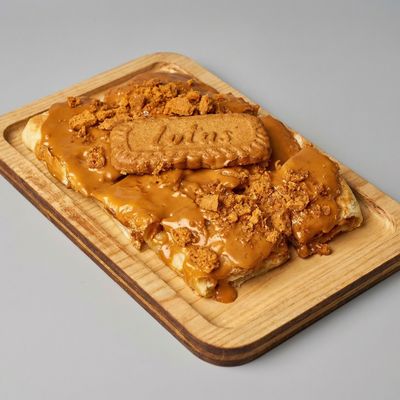Lotus pie with nuts