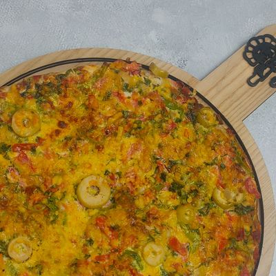 Oriental pizza with beef salami