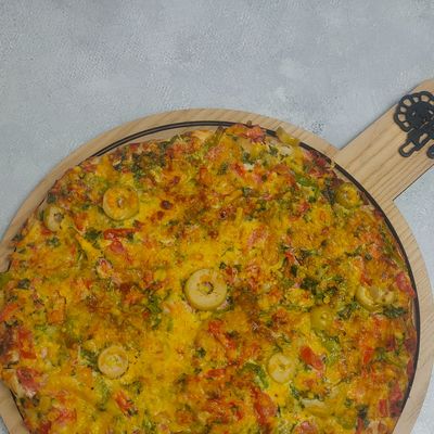 Oriental pizza with sausage
