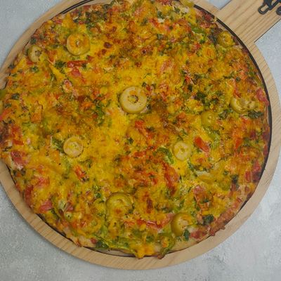 Oriental pizza with tuna