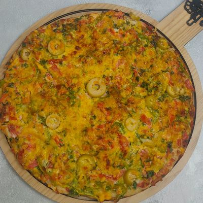 Oriental pizza with chicken and basturma