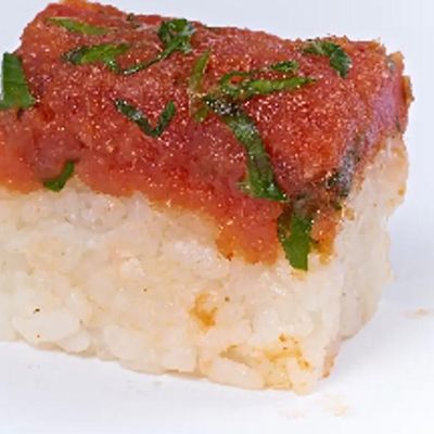 Oshi Sushi Spicy tuna