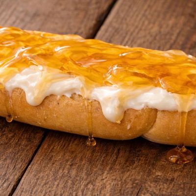 Honey with cream Qeshta