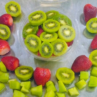 Mixed fruit cuts pieces platter