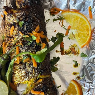 Bran-crusted grilled mullet meal