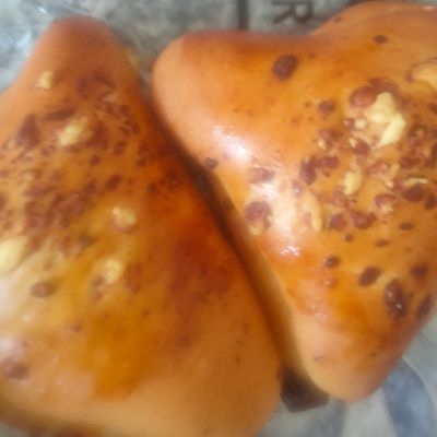Mixed cheese manakish