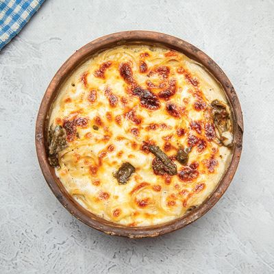 Pasta with liver, white sauce, and mozzarella