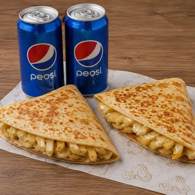 2 كريب بطاطس وجبنة موتزاريلا + 2 بيبسي