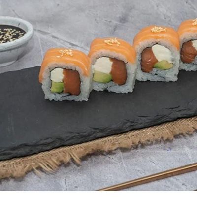 Philadelphia 4 pieces Aura Maki Roll