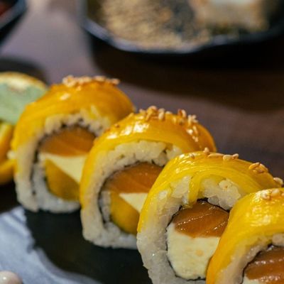 Mango Roll 4 pcs Aura Maki Roll