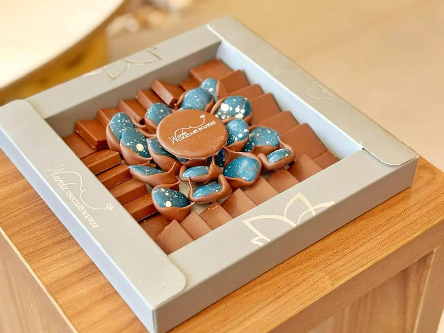 Square Box Waver And Hazelnut