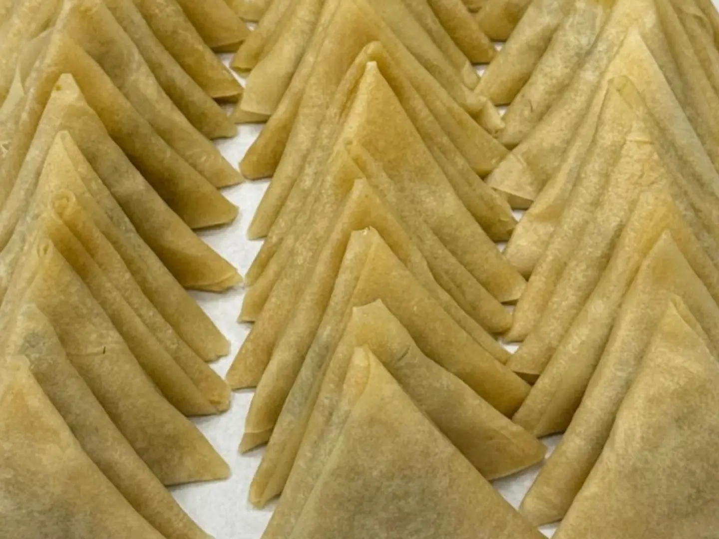 بوكس سمبوسه جبن مفرزن