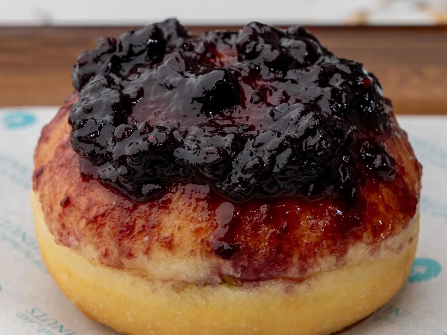 دونات توت أزرق