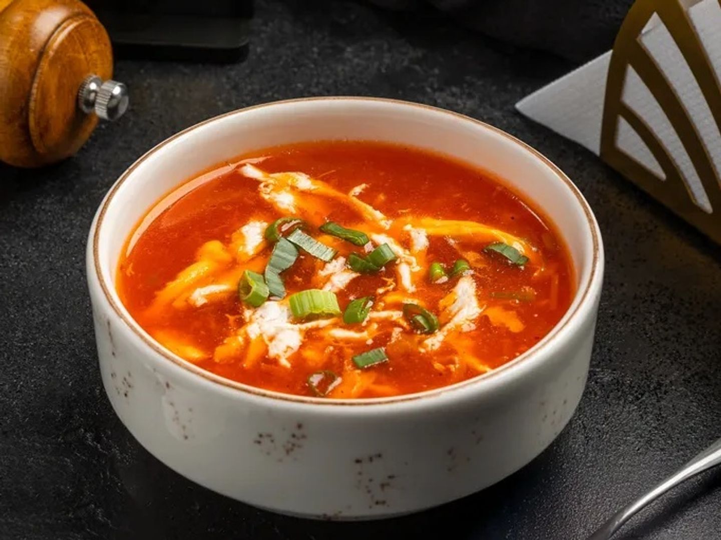 شوربة حار و حامض الدجاج