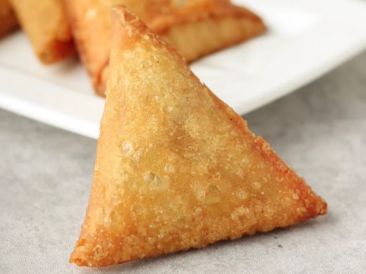 Chicken Samboosa Reqaq