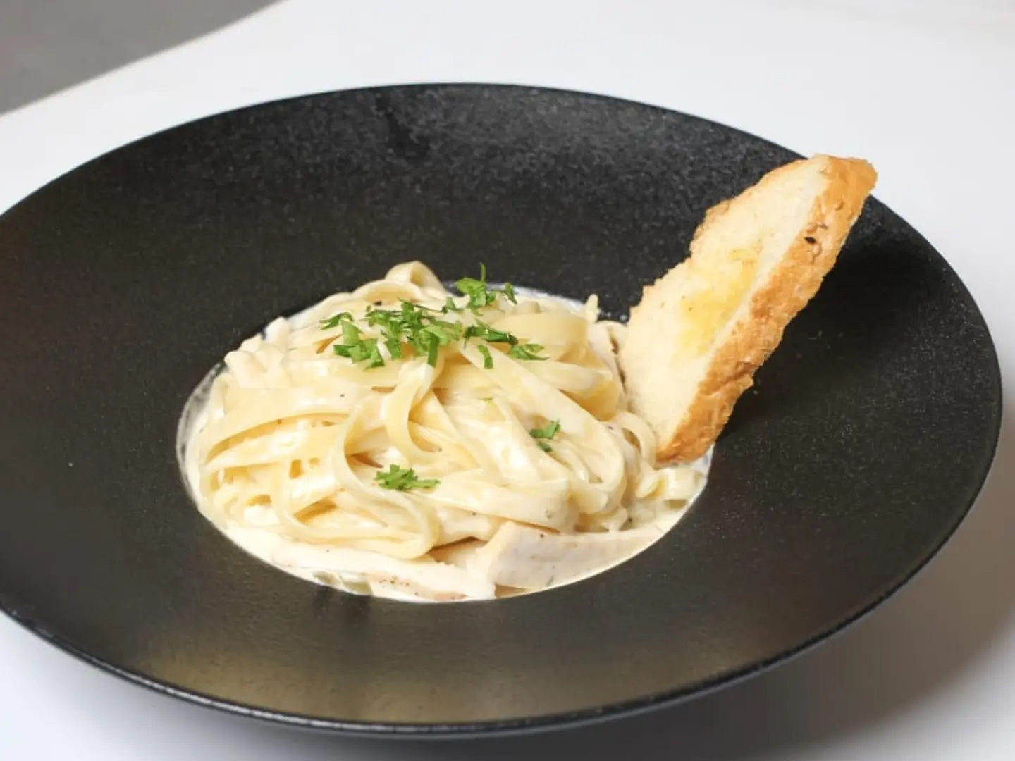 Futtuccine Alfredo With Chicken