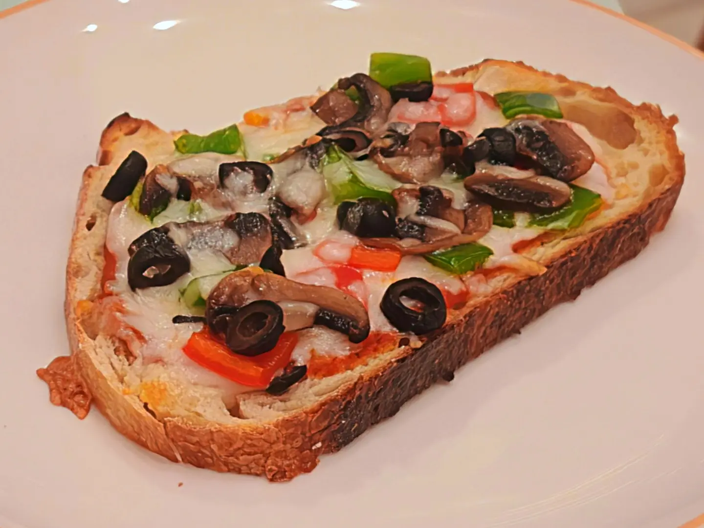 بيتزا ساوردو بالخضار الطازجة والمشروم