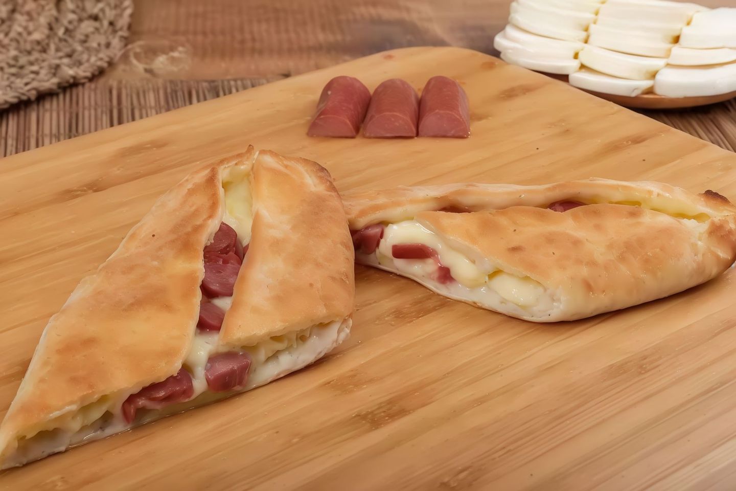 فطيرة جبنة مرتديلا كبير