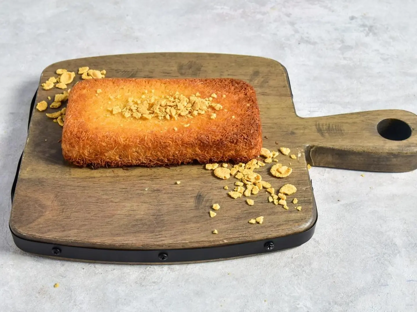 مستطيل كنافة موز وقشطة وسط