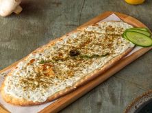 منقوشة لبنة بالزعتر
