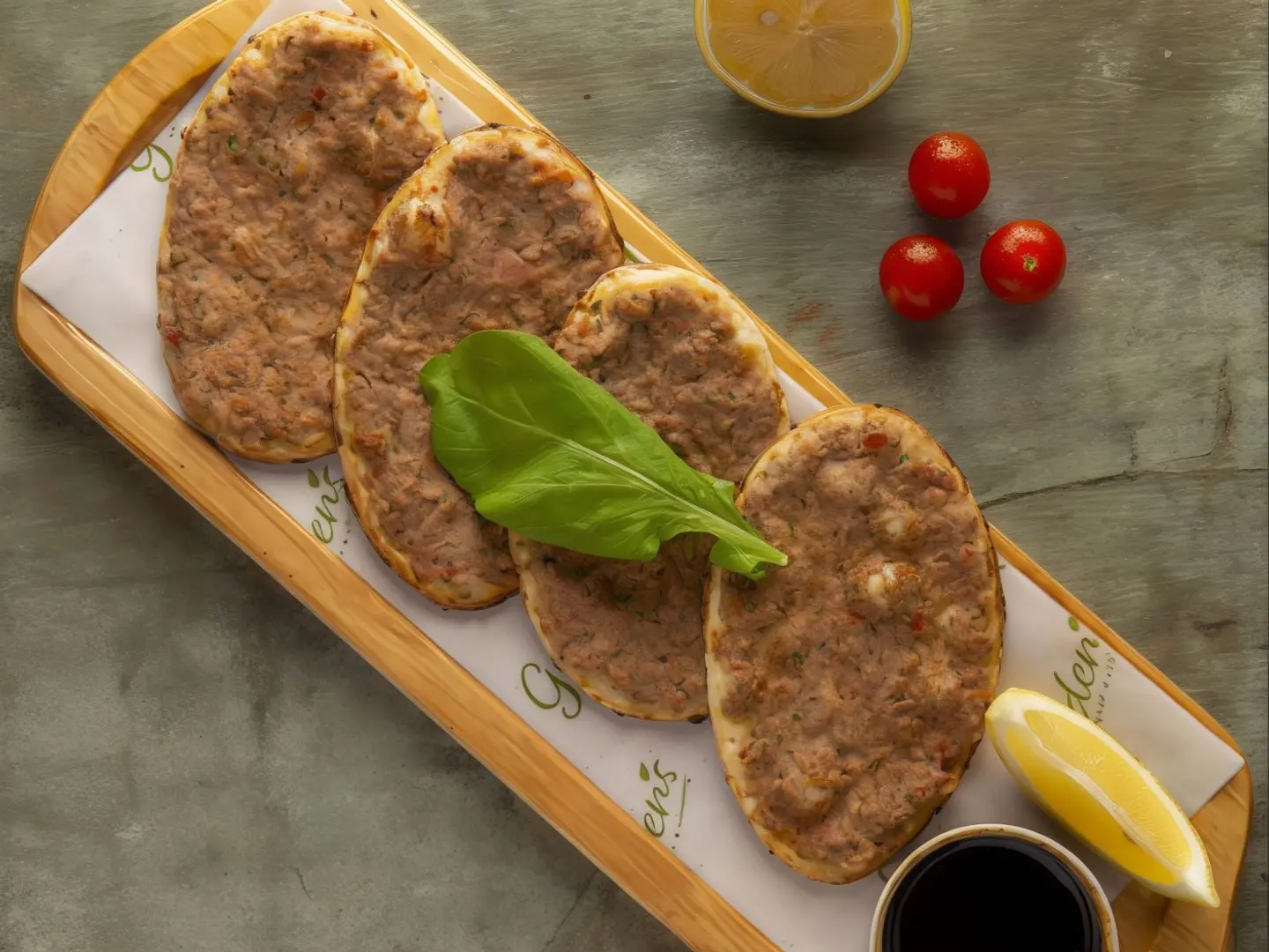 Shami Manakish Plate