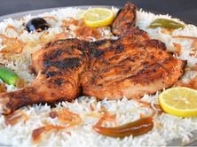 نصف دجاج على الفحم مع الأرز