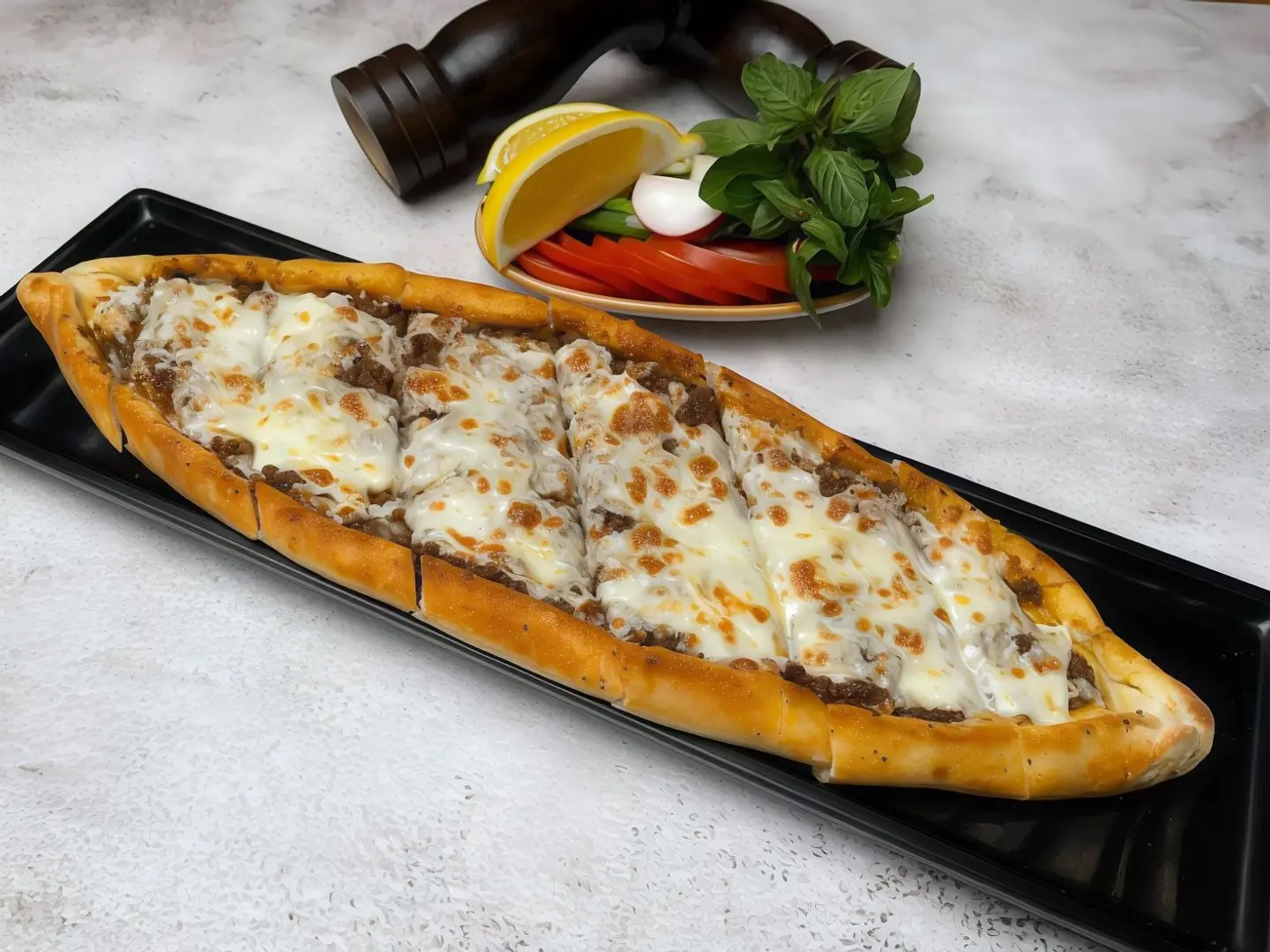 فطيرة لحم بالجبنة