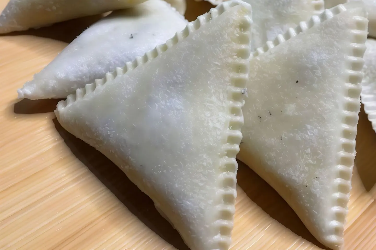 اربعه سمبوسة جبن مجمدة