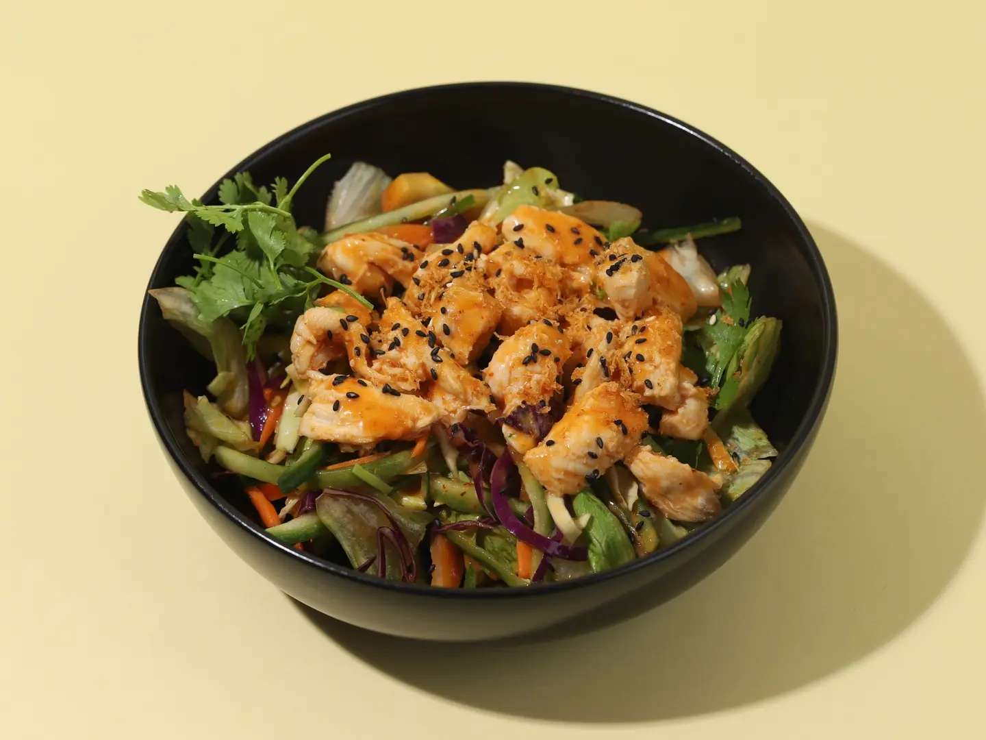 سلطة الدجاج التايلندية