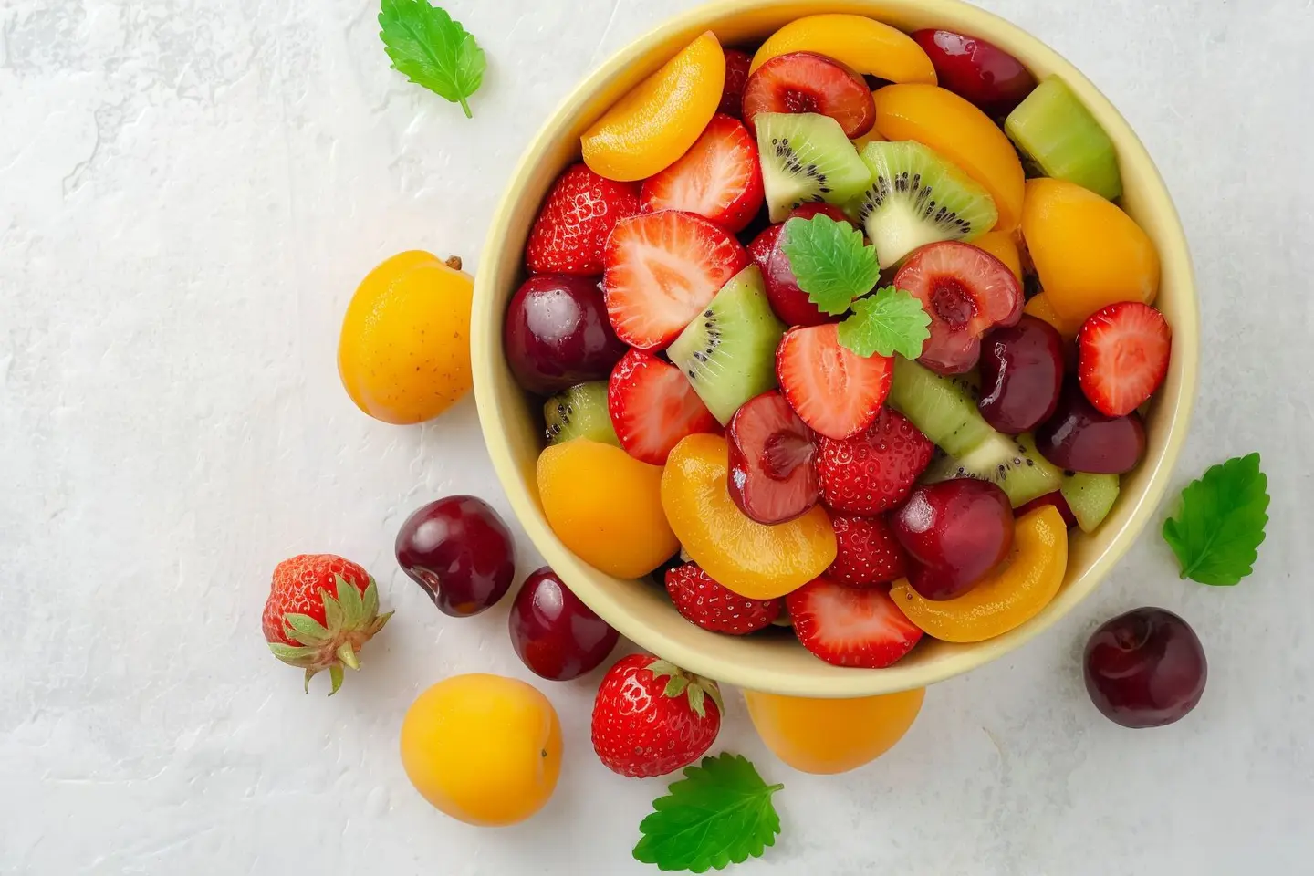 سلطة فواكة وسط