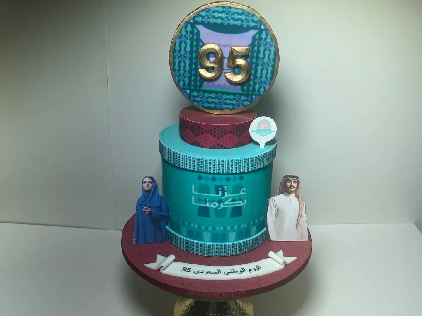 كيك اليوم الوطني تيفني