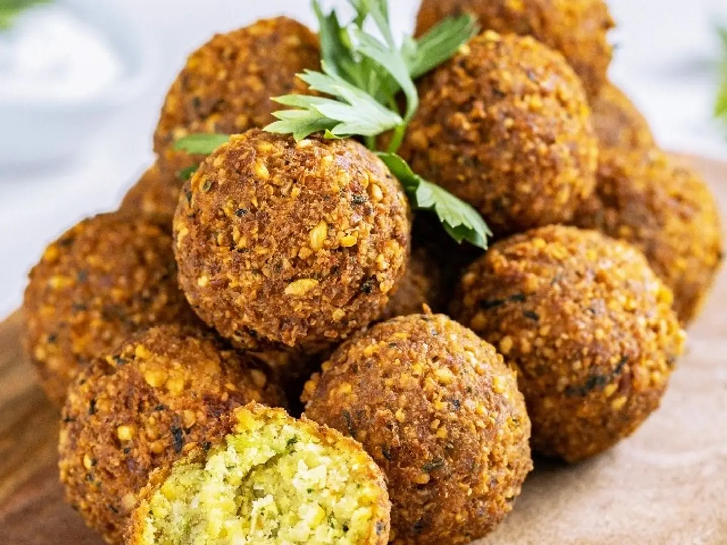 شباتي فلافل مع البيض المسلوق