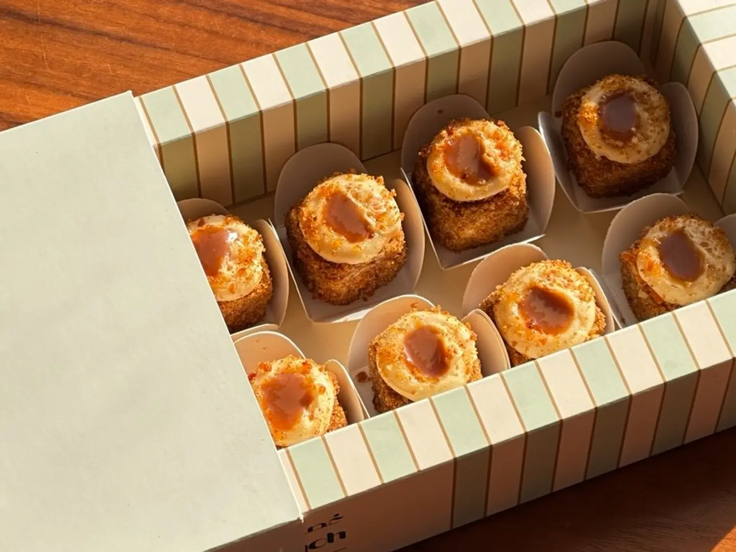 Mini Date & Carrot Cake Box
