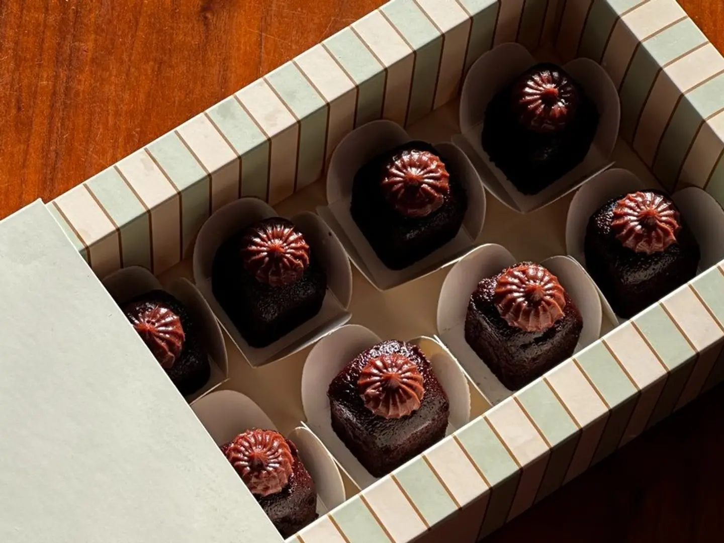 Mini Chocolate Cake Box