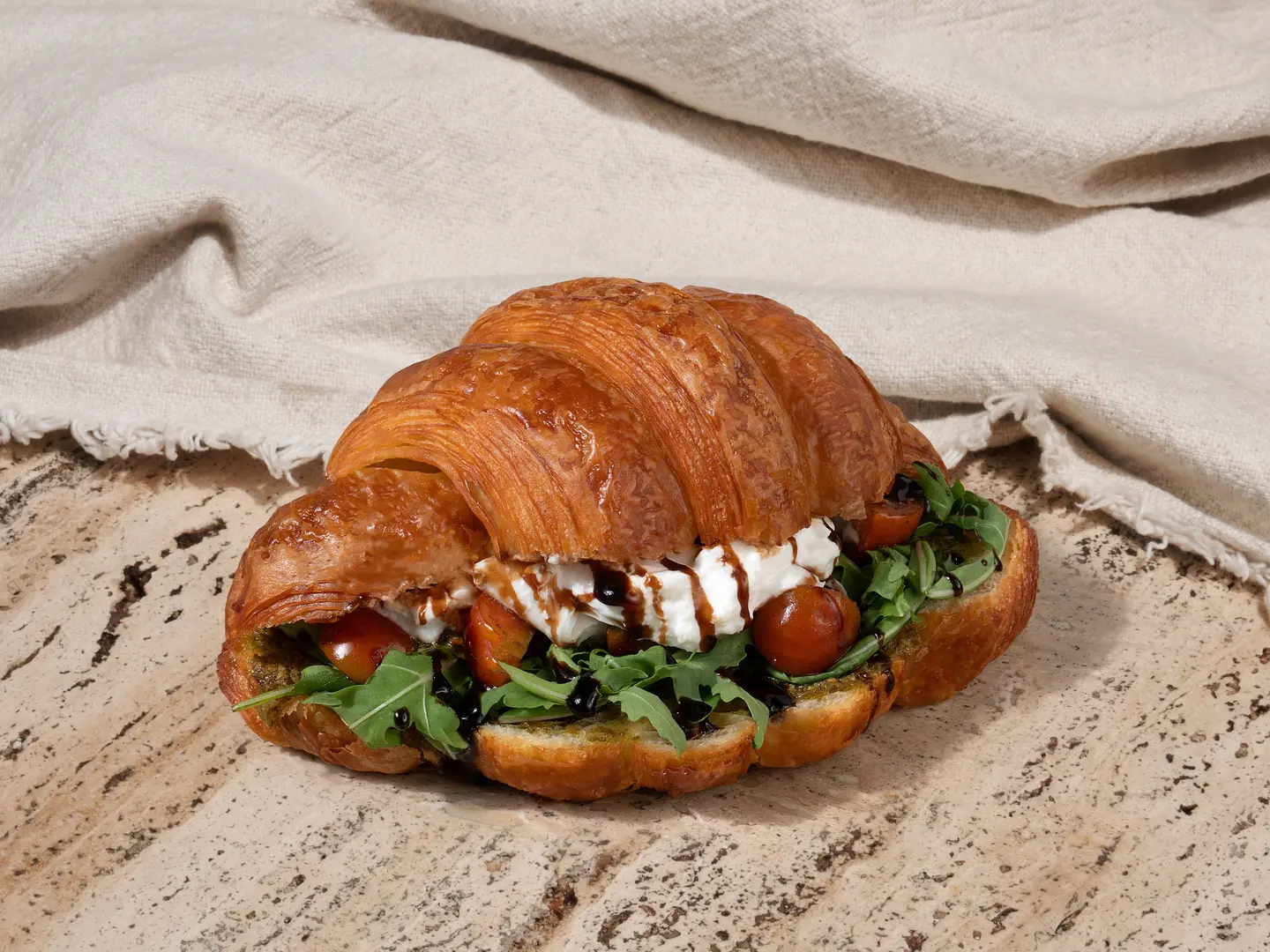 Croissant Burrata Pesto