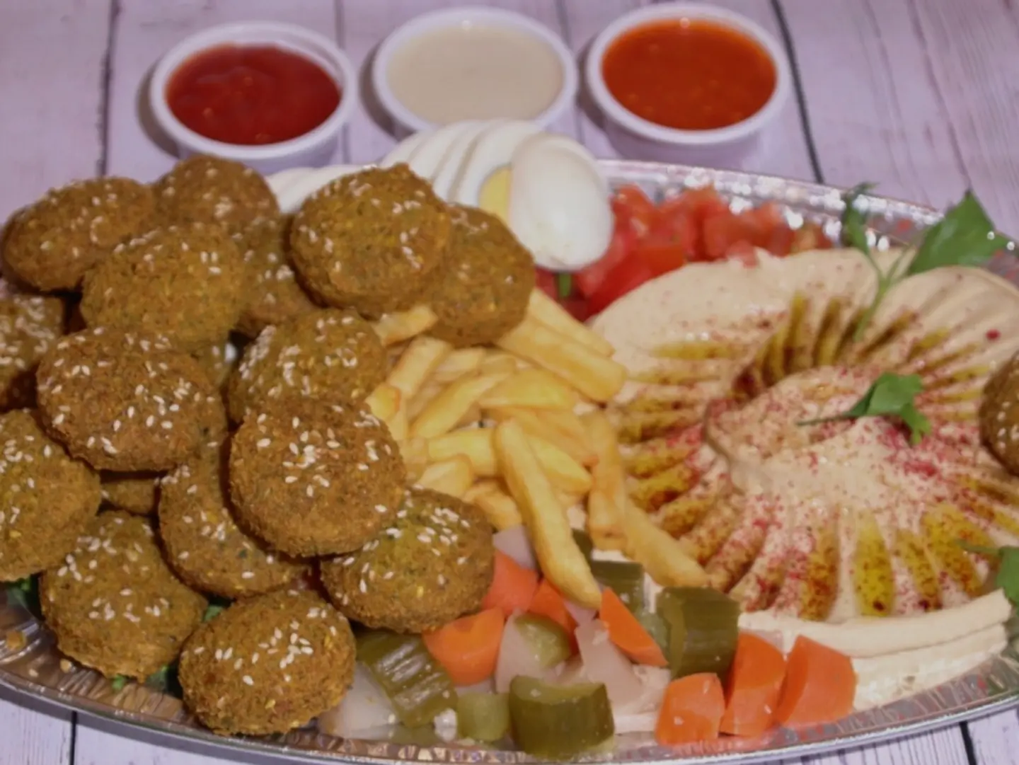 صحن مشكل وسط