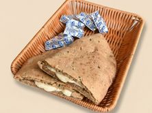 خبز احمر بالجبن