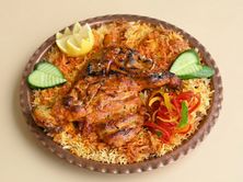 نصف دجاج على الفحم مع الأرز