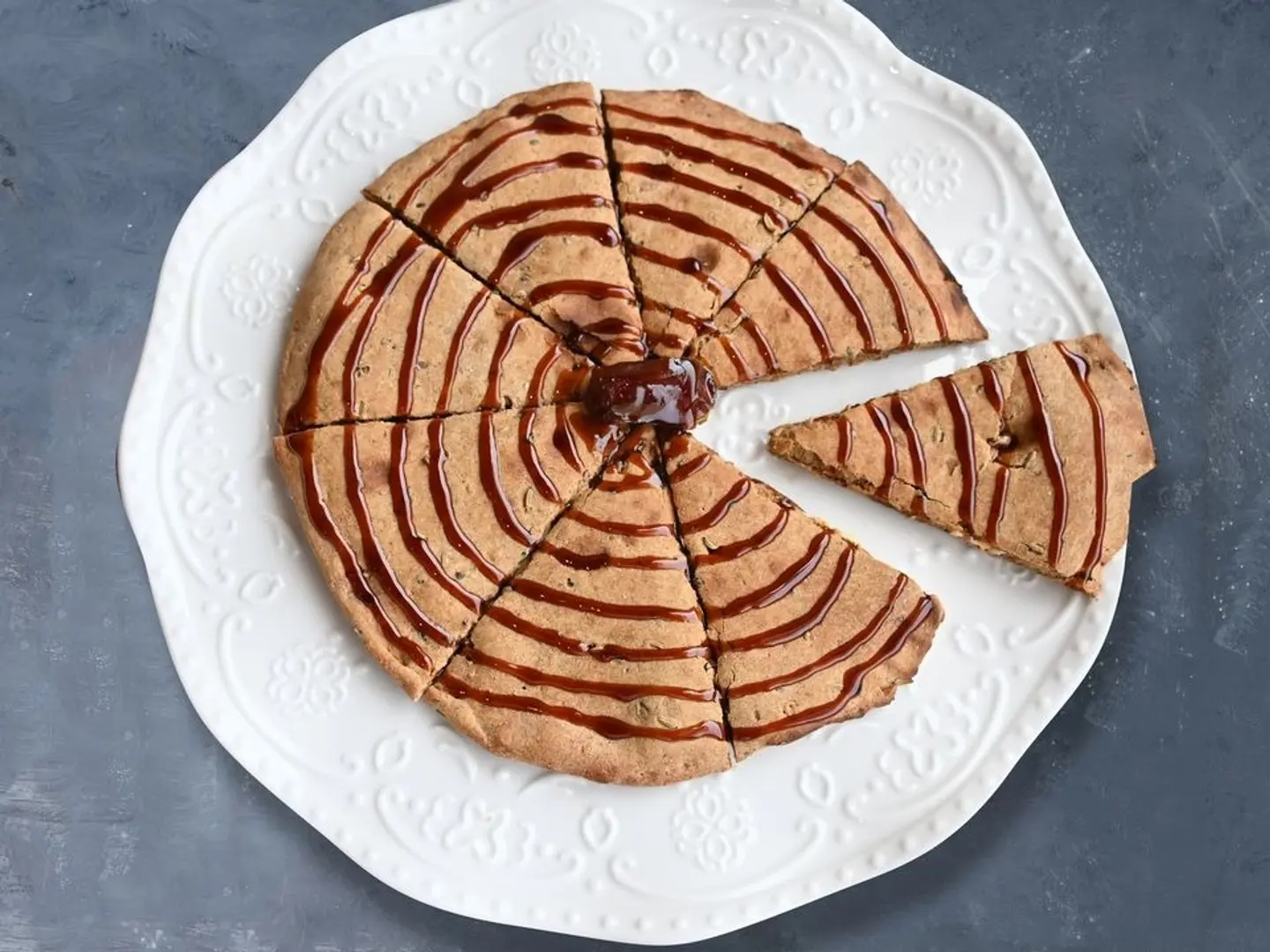 خبز بدبس التمر والجبن