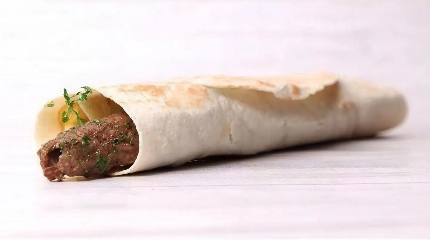 ساندويتش كباب لحم 2 سيخ كباب