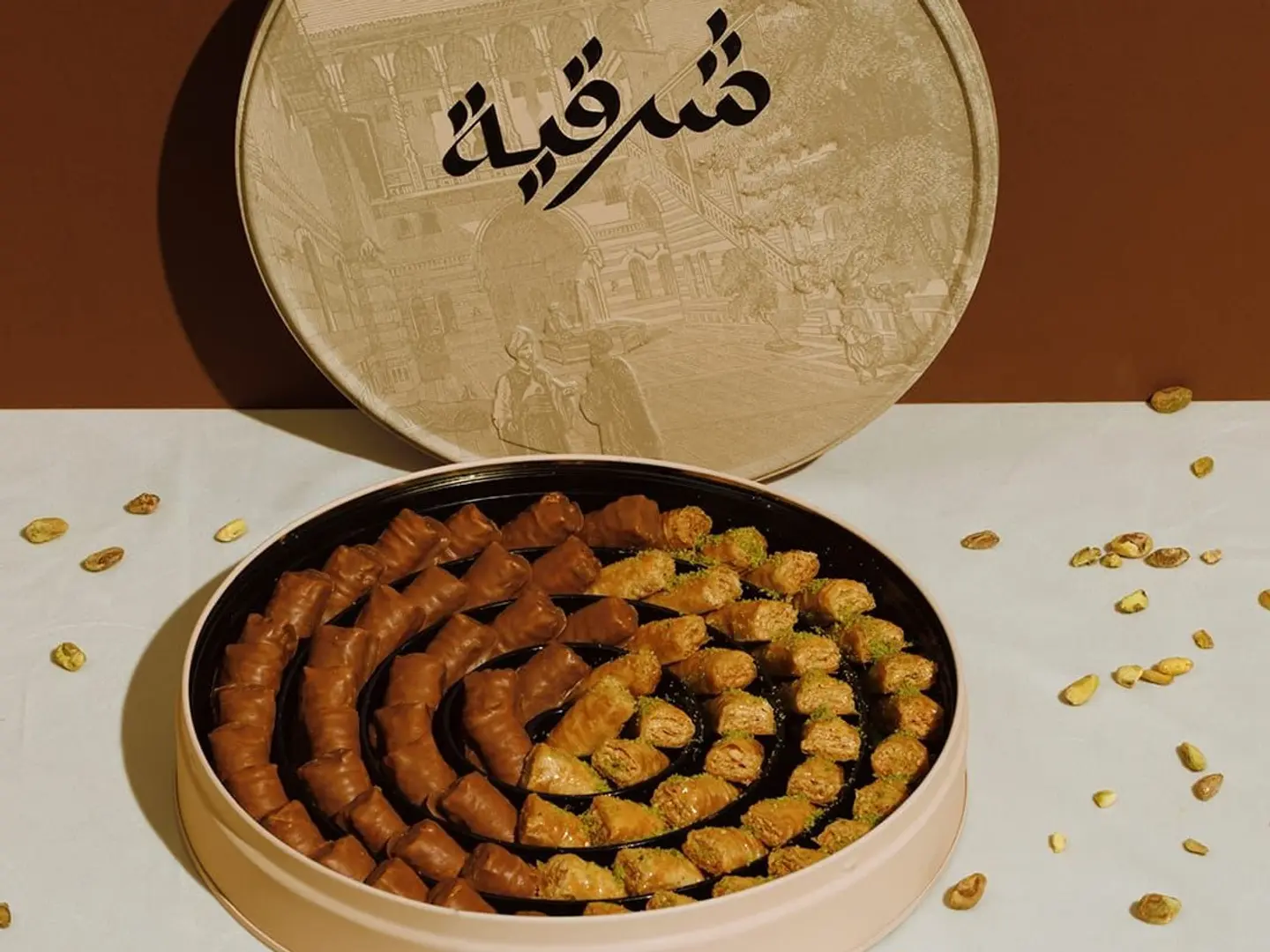 بقلاوة كاجو وشكلت شرقية