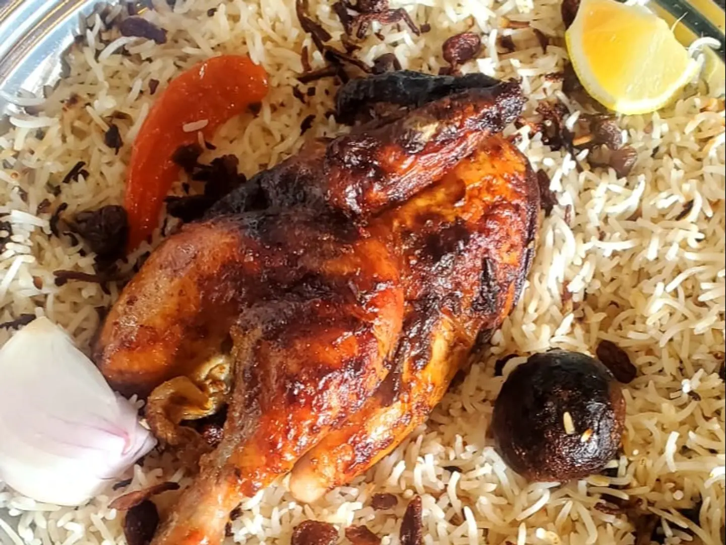 نصف حبة شواية على الحطب مع ارز بيشاور